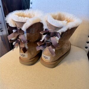 UGG Bailey Bow Boots Size 4 Kids